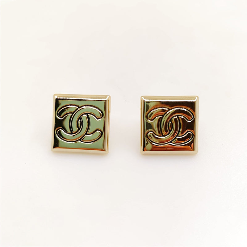 18K Chanel Smooth Block Earrings