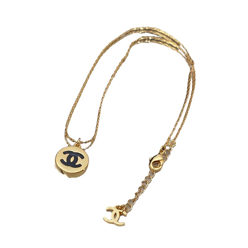 18K Chanel Pendant Necklace
