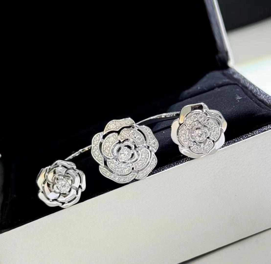 18K Chanel Extrait De Cam¨¦lia Transformable Ring