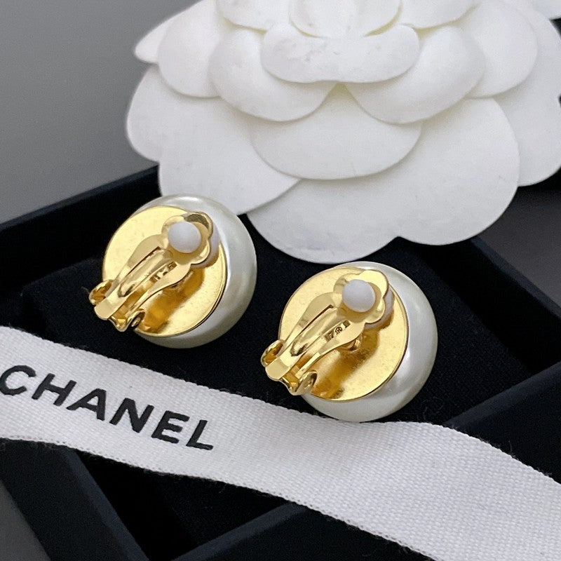 18K Chanel Pearl Gold Round Earrings