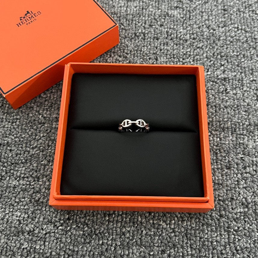 18K Chaine D'Ancre Enchainee Hermès Ring