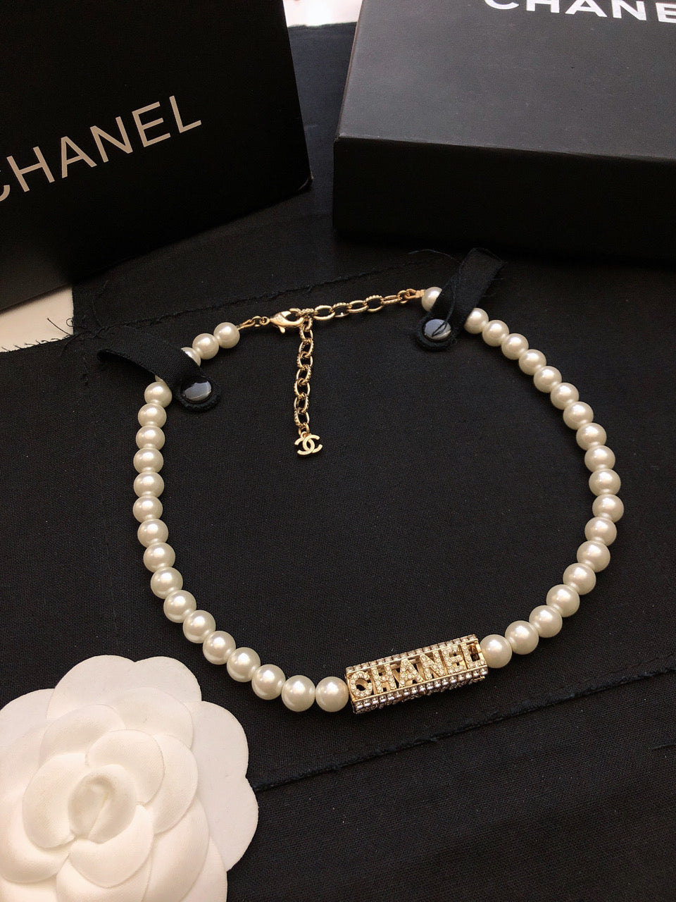 18K Chanel Scripe Pearls Chain Necklace