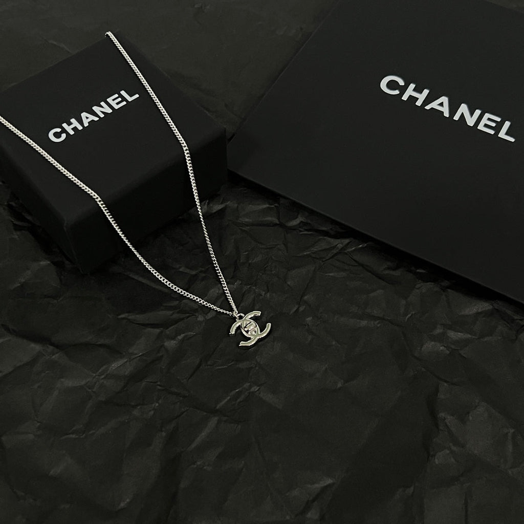 18K Chanel Vintage Necklace