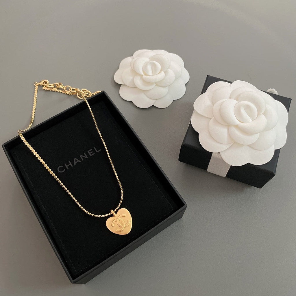18K Chanel Vintage Necklace