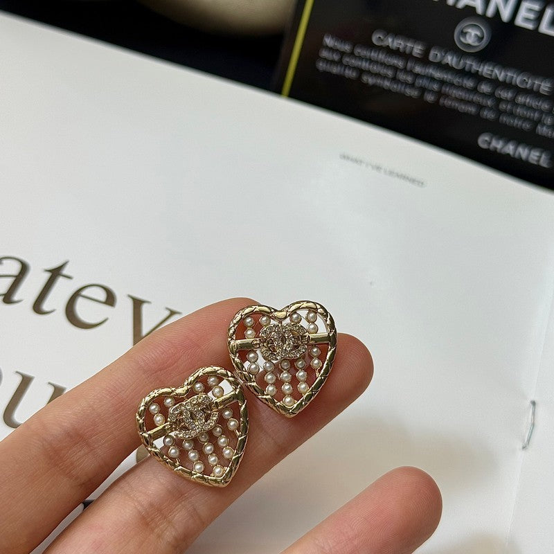 18K Chanel Pearl Heart Earrings