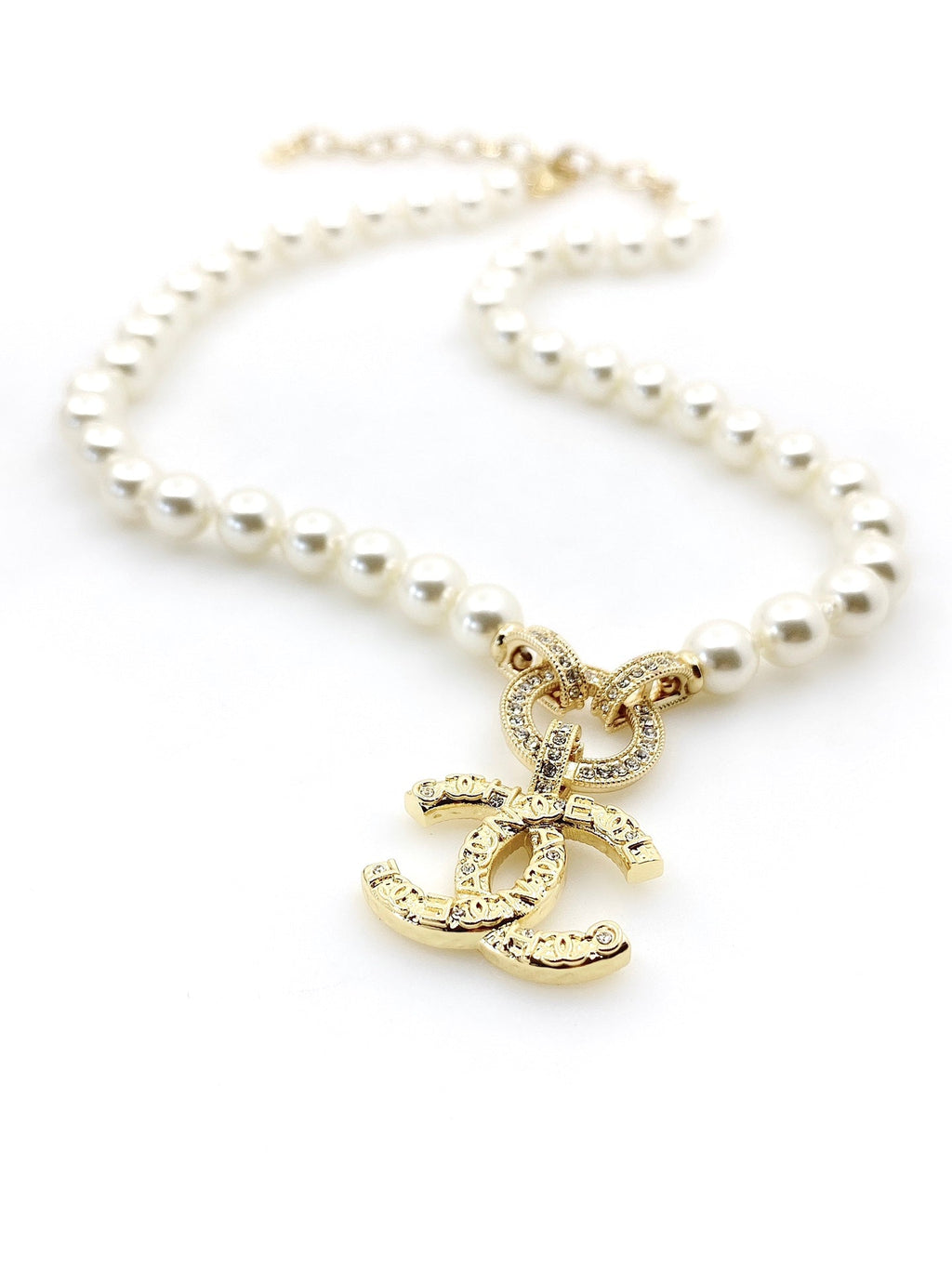 18K Chanel Pearls Choker Necklace