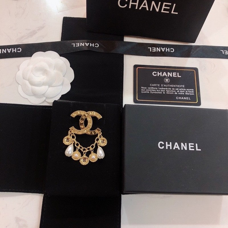 18K Chanel Pearl Pendant Brooch
