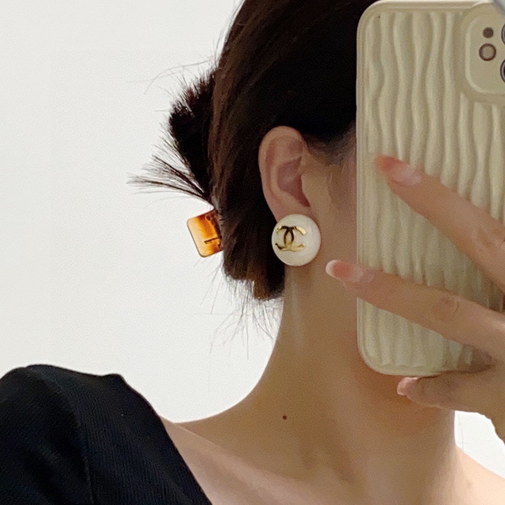 18K Chanel Pearl Round Earrings
