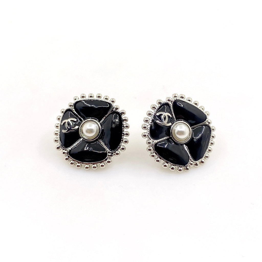 18k Chanel Black Pearl Clover Earrings