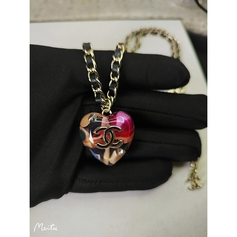 18K Chanel Heart Pendant Necklace