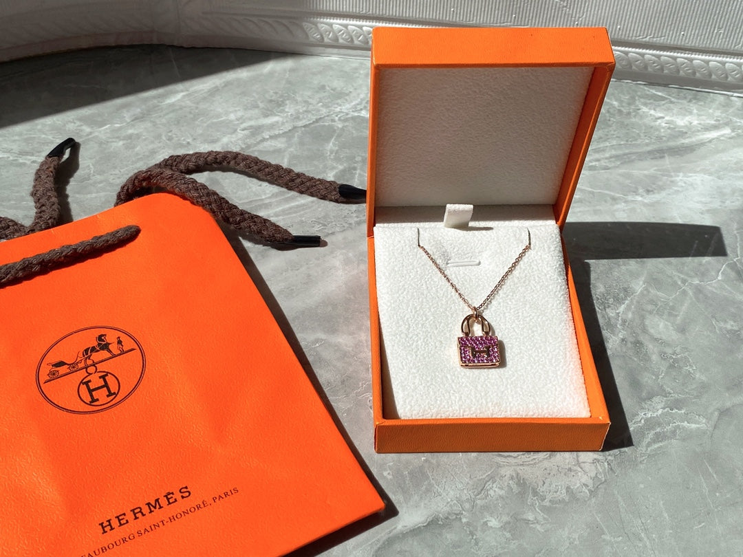18K Hermès Amulettes Constance Pink Diamonds Pendant Necklace