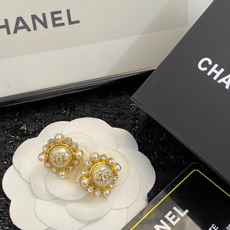 18K Chanel Pearls Earrings