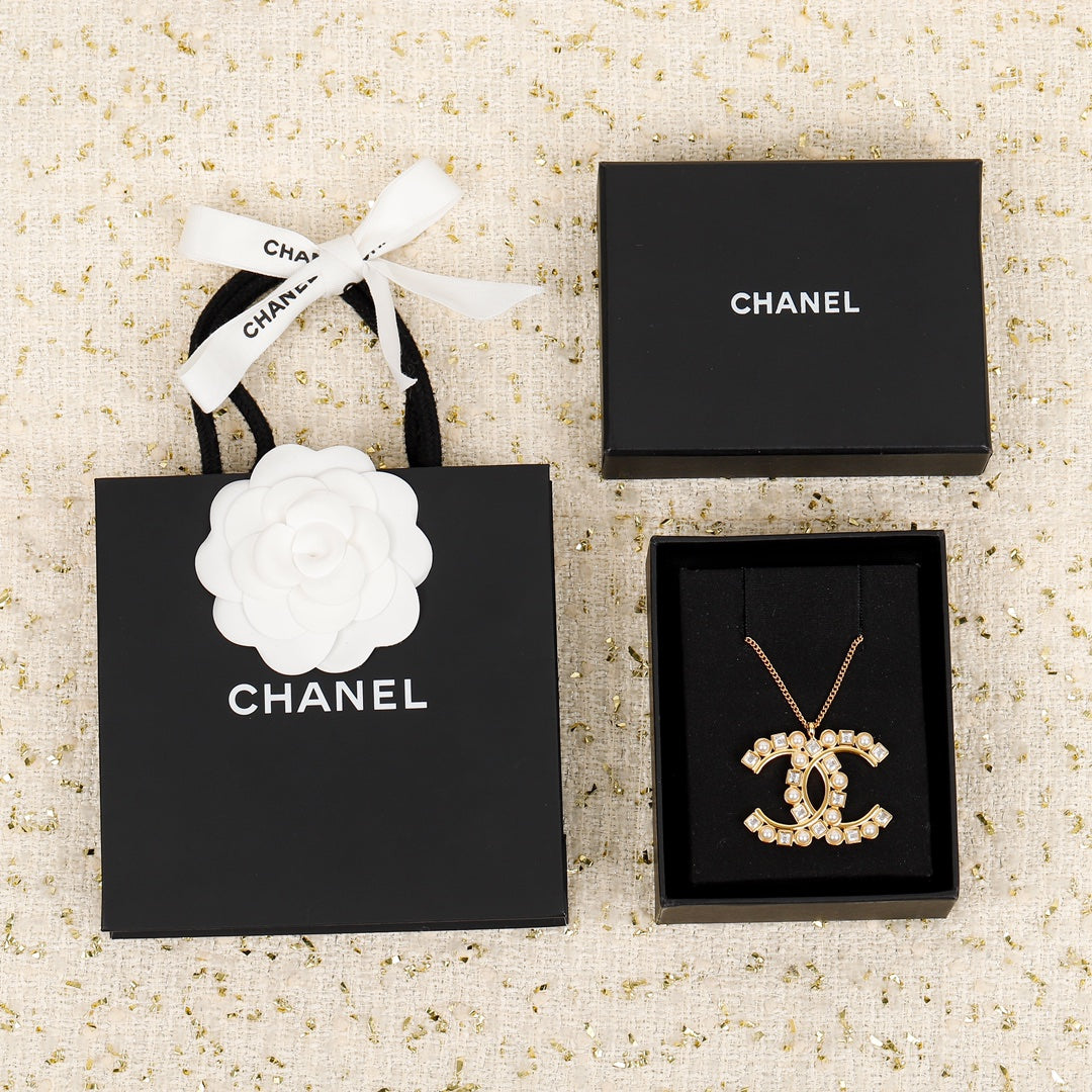 18K Chanel Vintage Necklace
