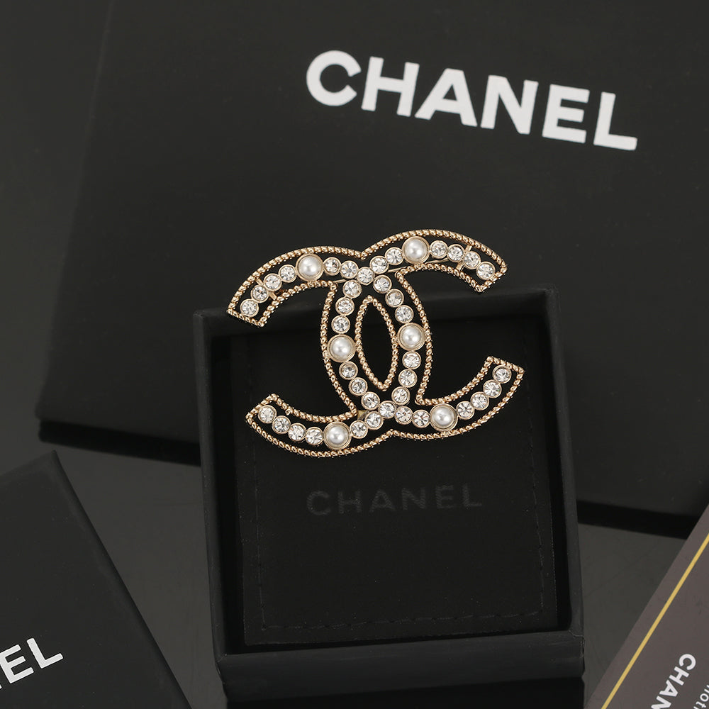 18K Chanel Pearls Brooch
