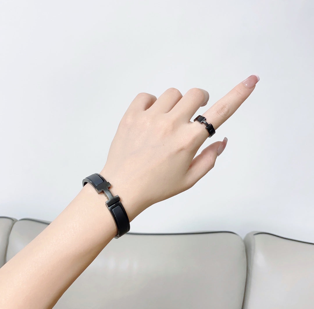 Hermès Clic HH So Black Ring