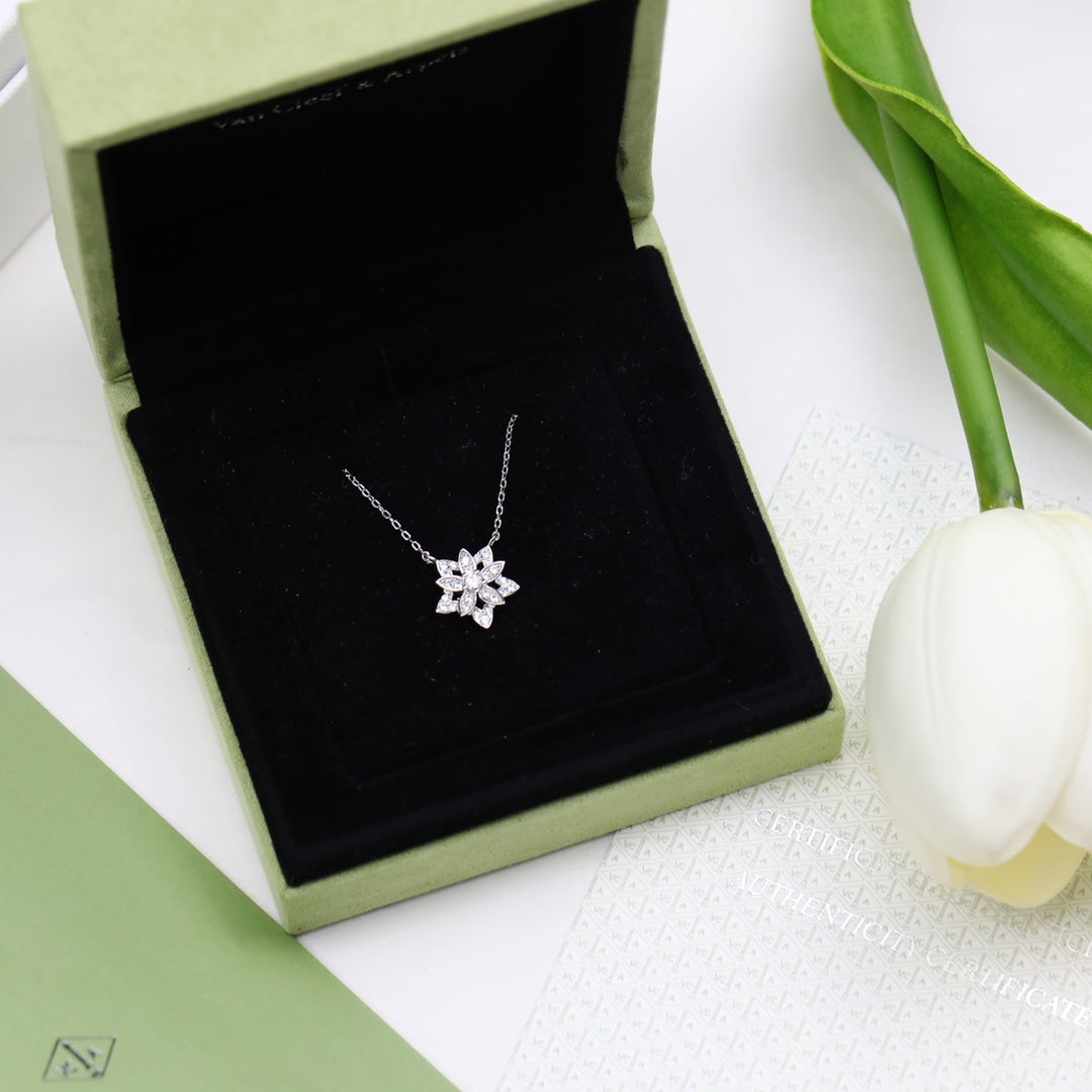 18K Van Cleef & Arpels Lotus Openwork Pendant Necklace