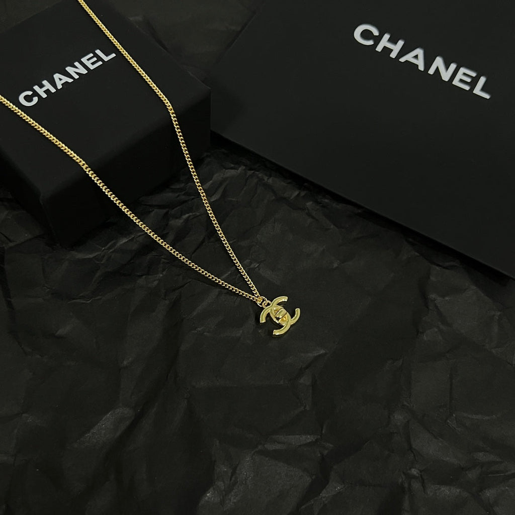 18K Chanel Vintage Necklace