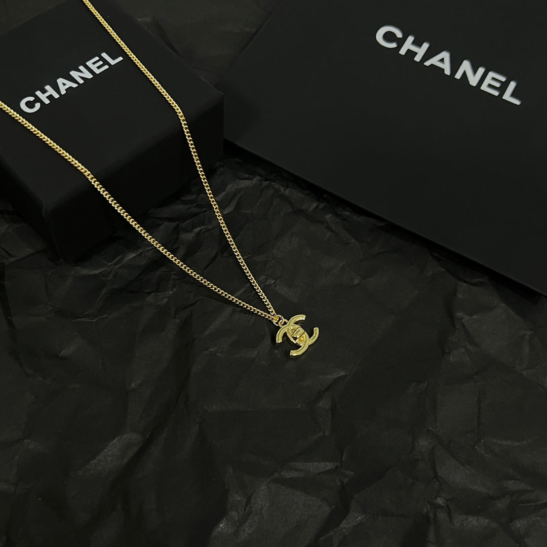 18K Chanel Vintage Necklace