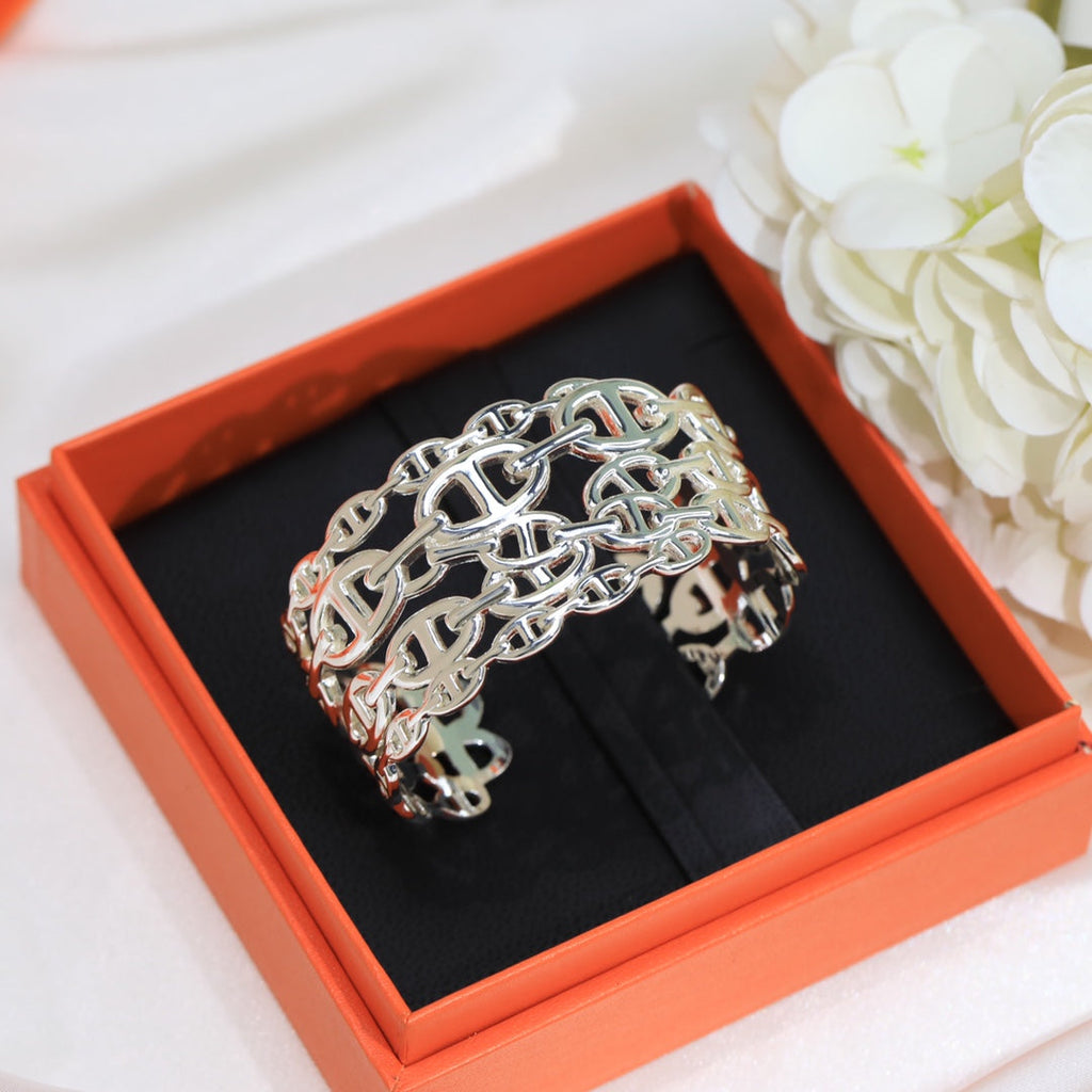 18K Chaine D'Ancre Wide Cutwork Hermès Bracelet