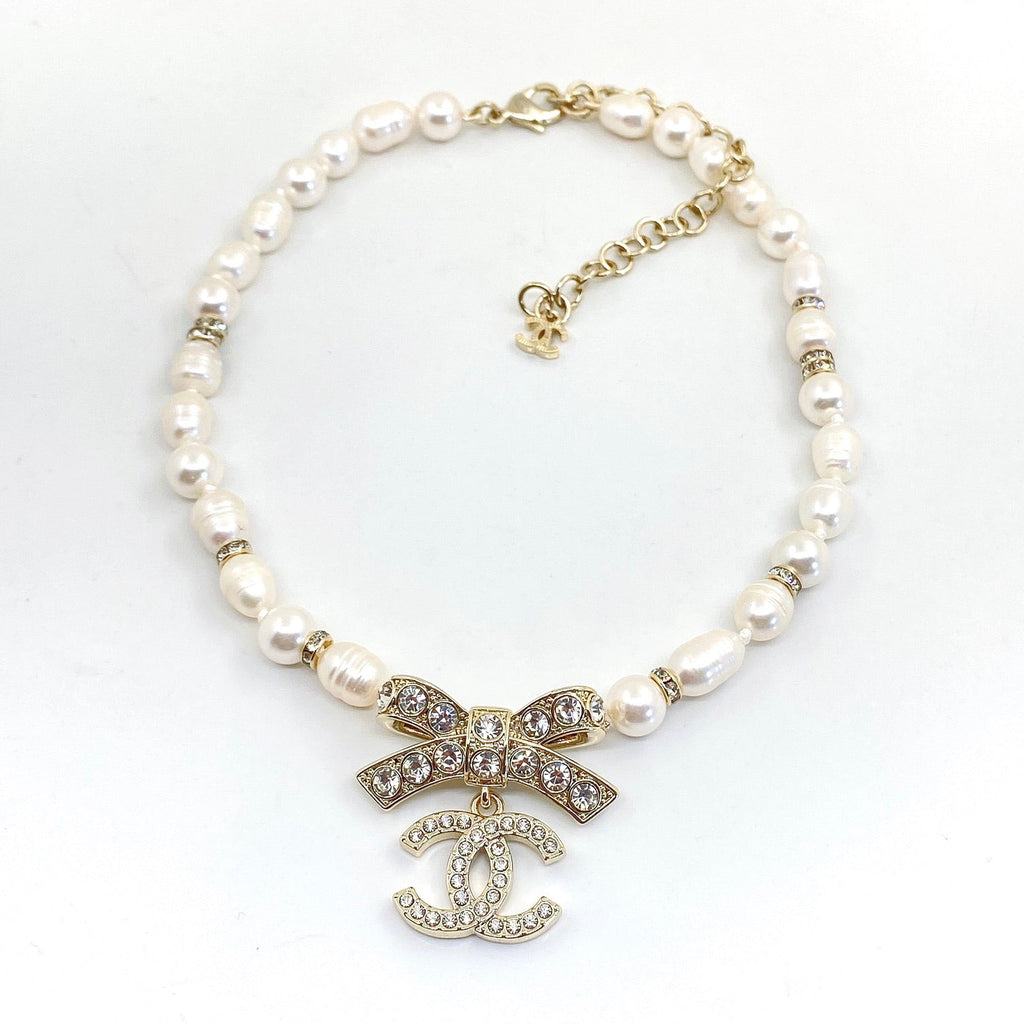 18K Chanel Bow Tie Diamonds Necklace