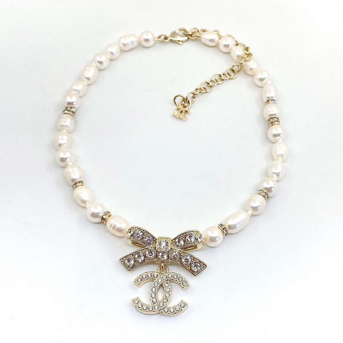 18K Chanel Bow Tie Diamonds Necklace