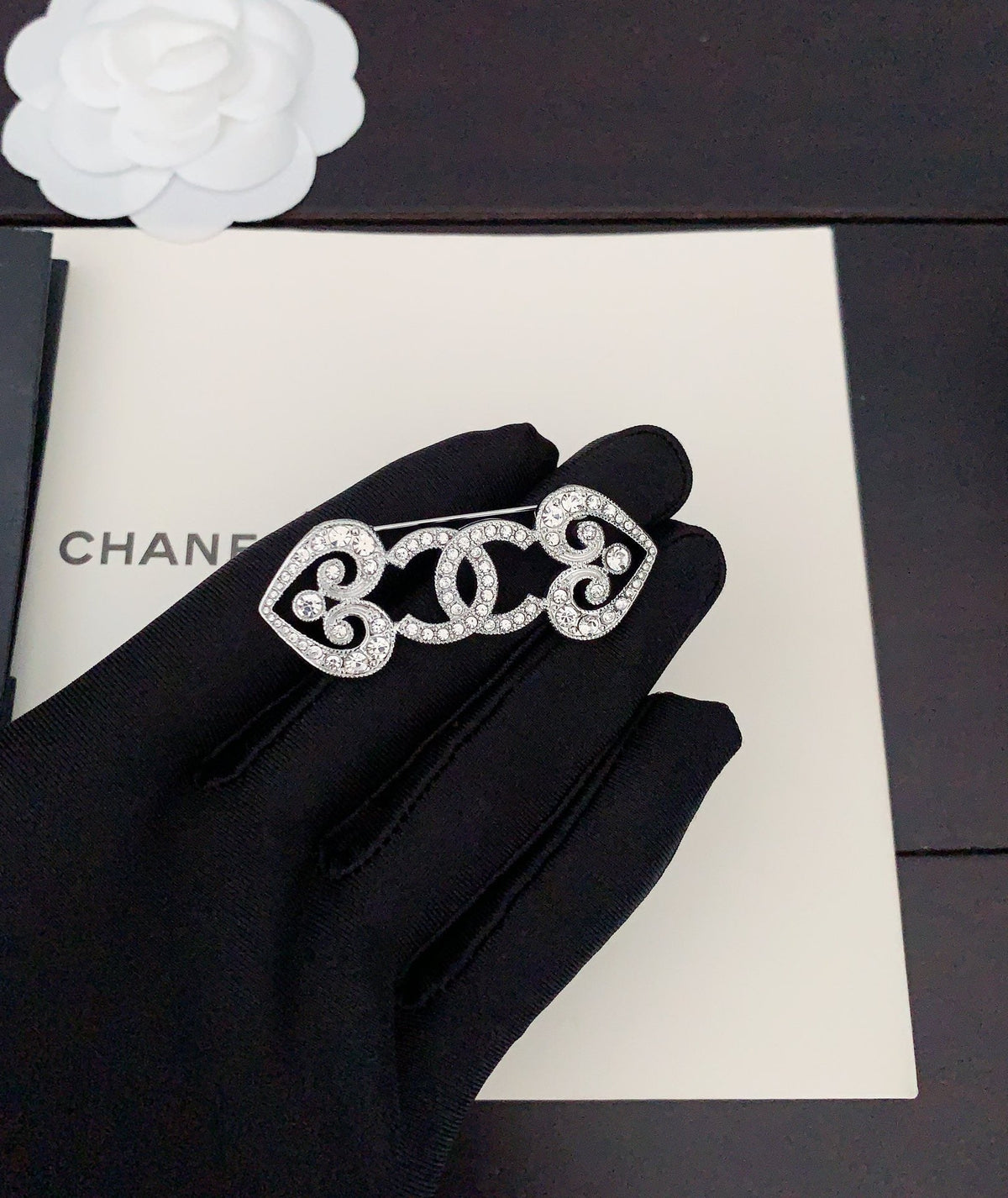 18K Chanel Heart Brooch