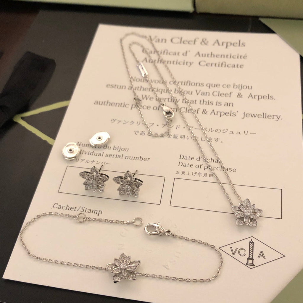 18K Van Cleef & Arpels Lotus Openwork Pendant Necklace