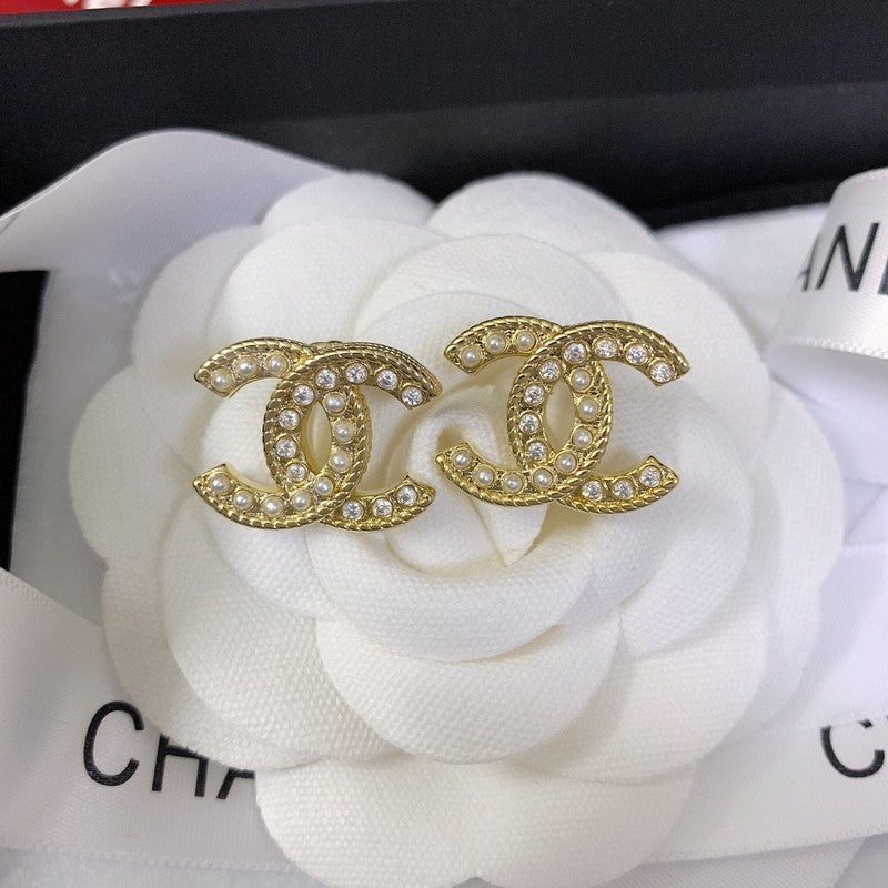18K Chanel Pearls Earrings