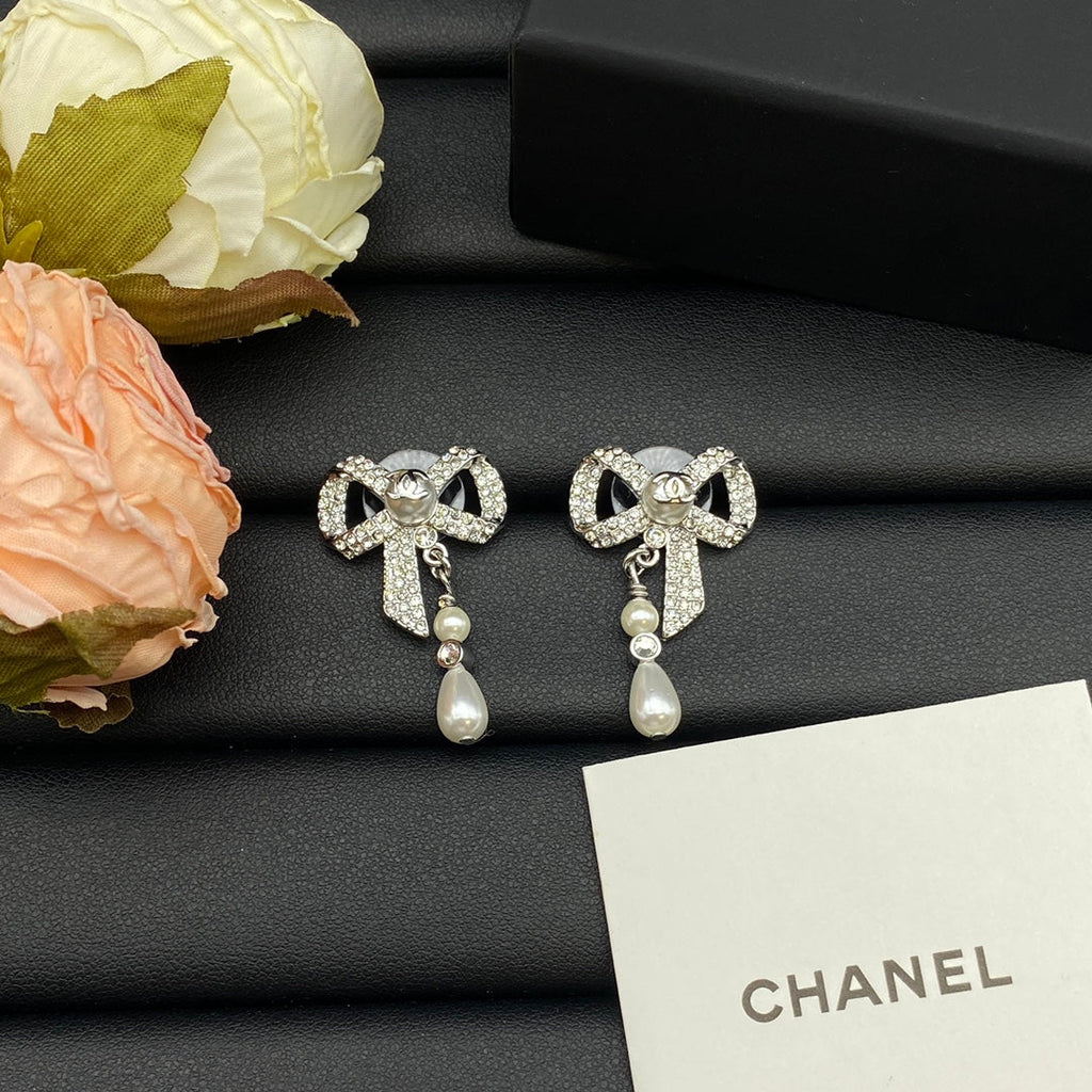 18K Chanel Butterfly Pearl Earrings