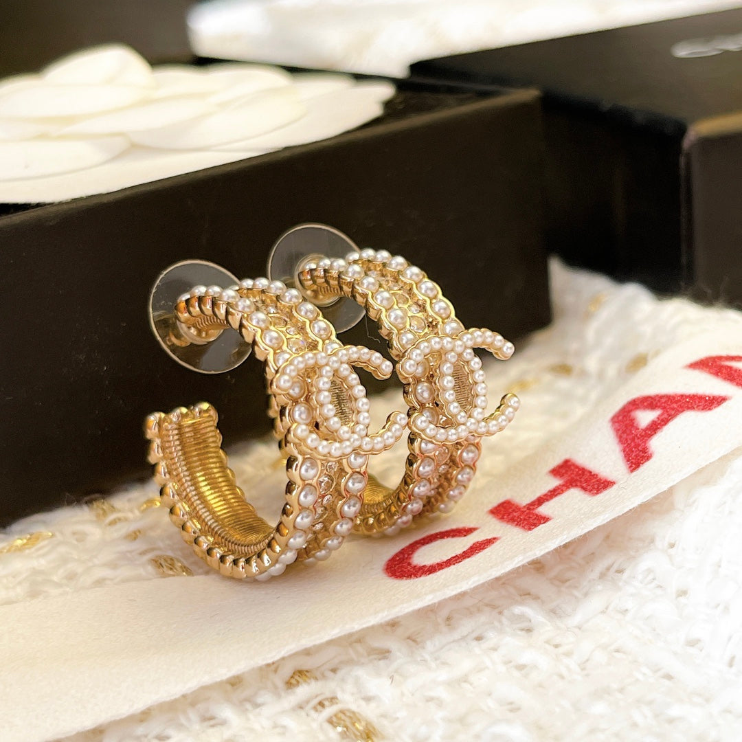 18K Chanel Pearls Earrings