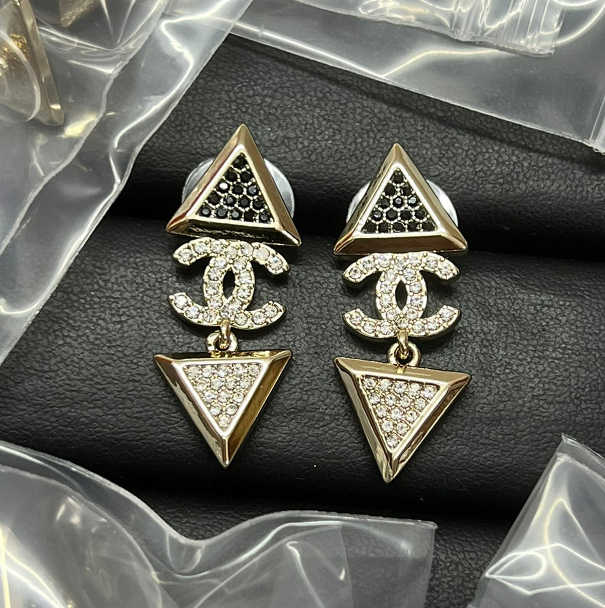 18K Chanel Triangle Diamonds Earrings