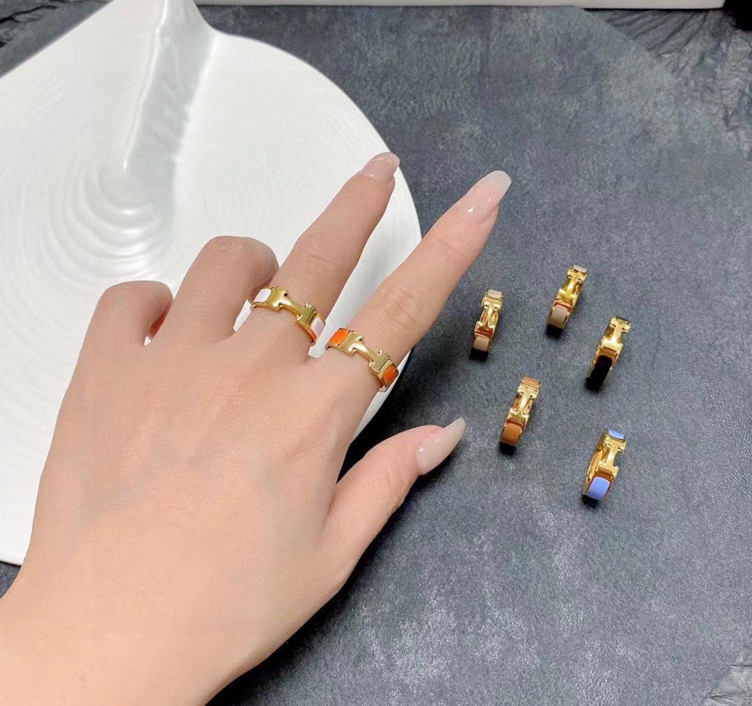 18K Vintage Clic Hermès Ring