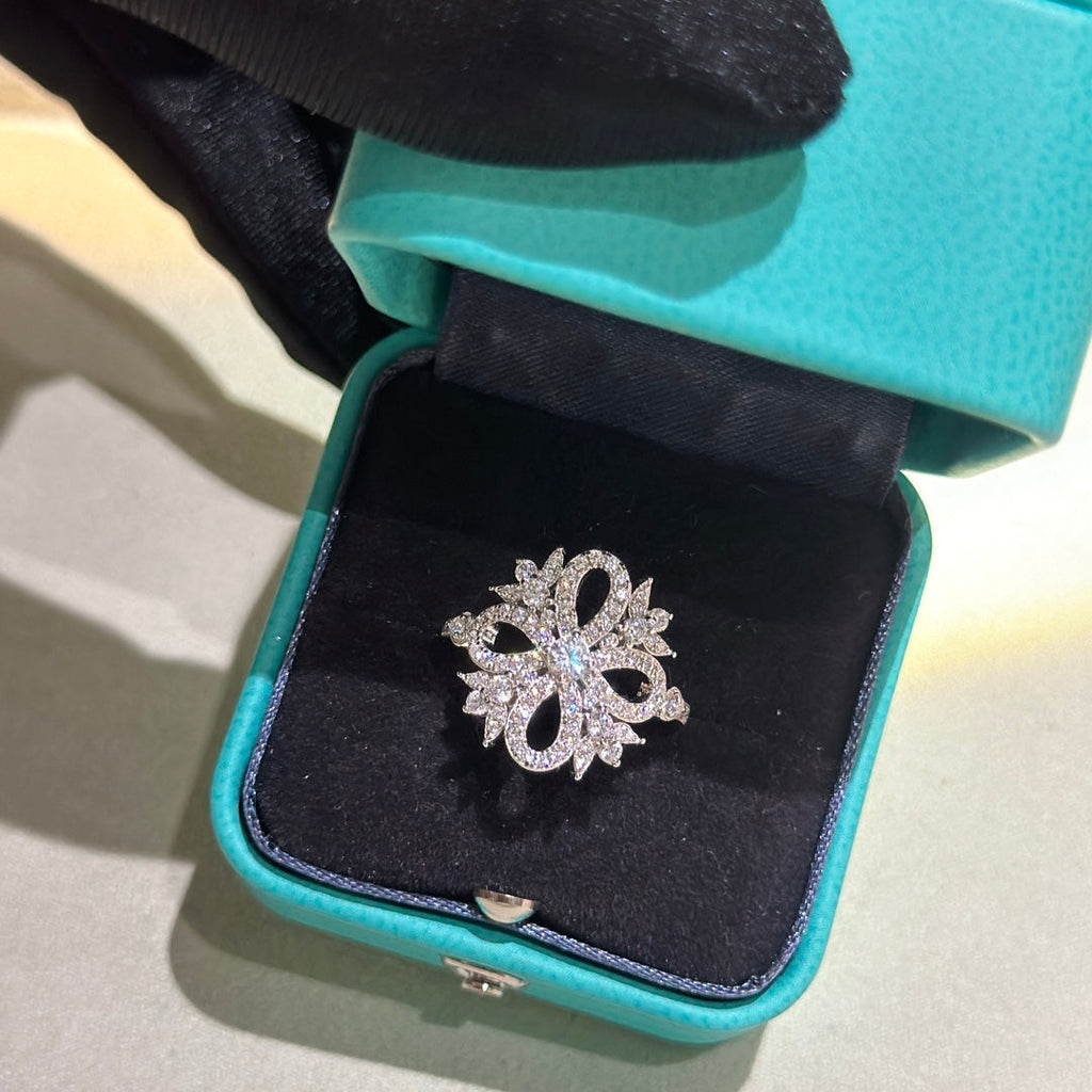 18K Tiffany & Co. Vinatge Flower Ring