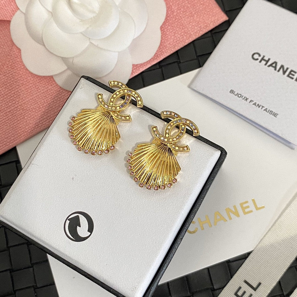 18K Chanel Shell Pendant Earrings