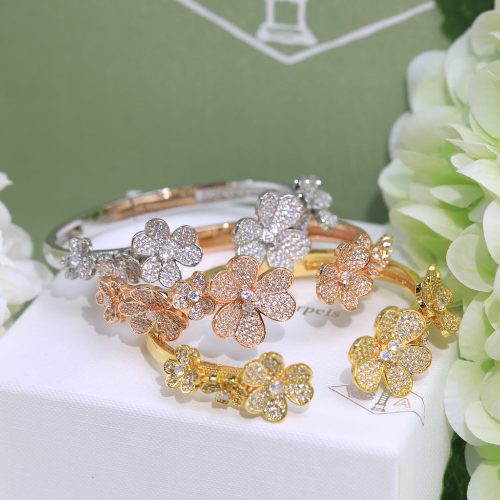 18K Van Cleef & Arpels Frivole Seven Flowers Diamonds Bracelet