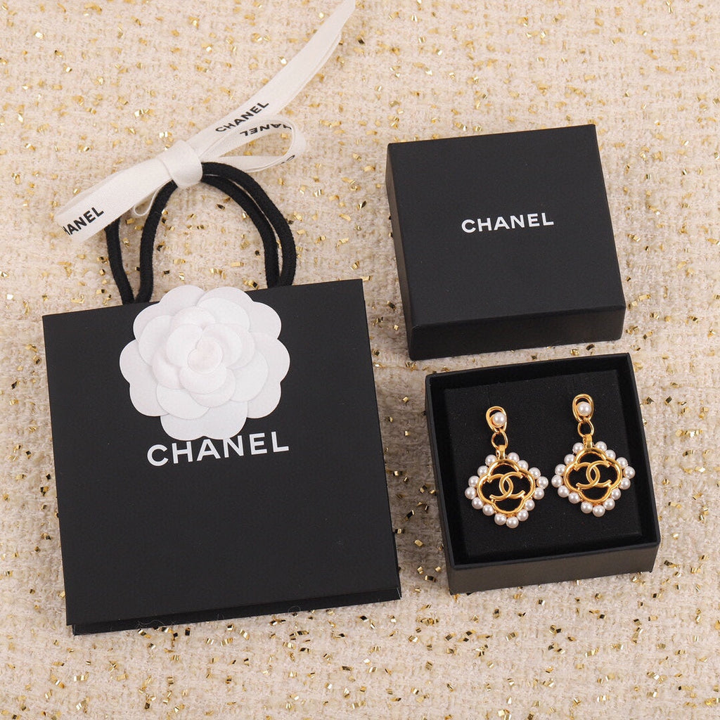 18K Chanel Square Pearl Pendant Earrings