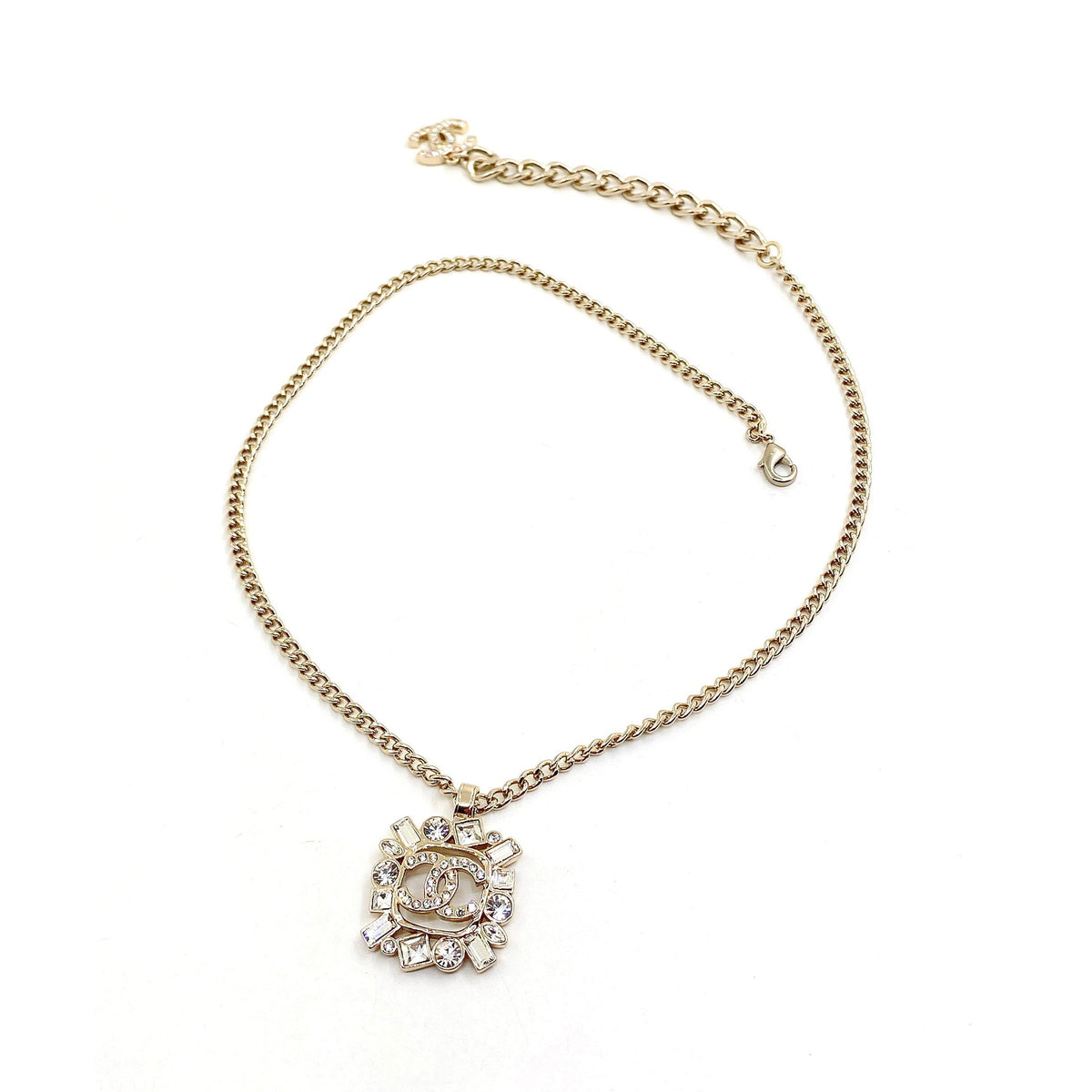 18K Chanel Diamonds Pendant Necklace