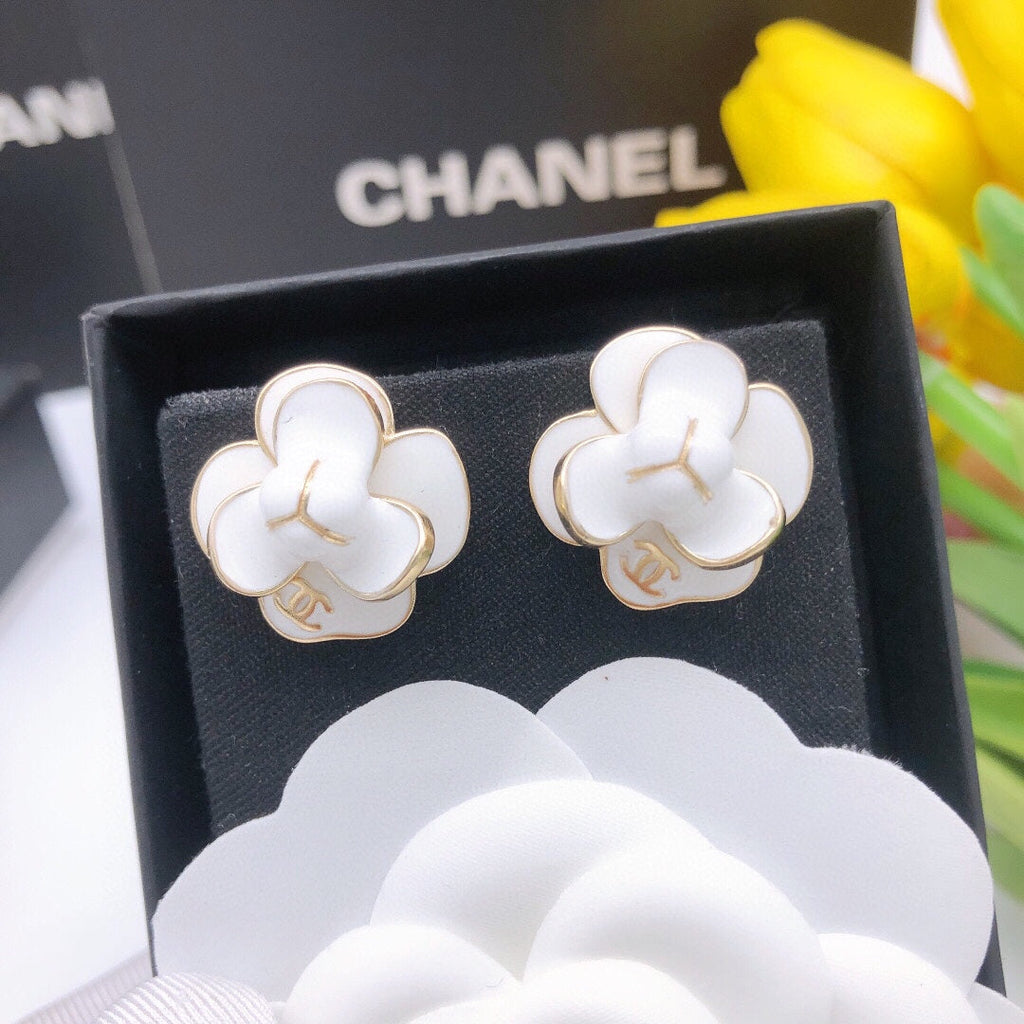 18K Chanel Flower Pearl Earrings