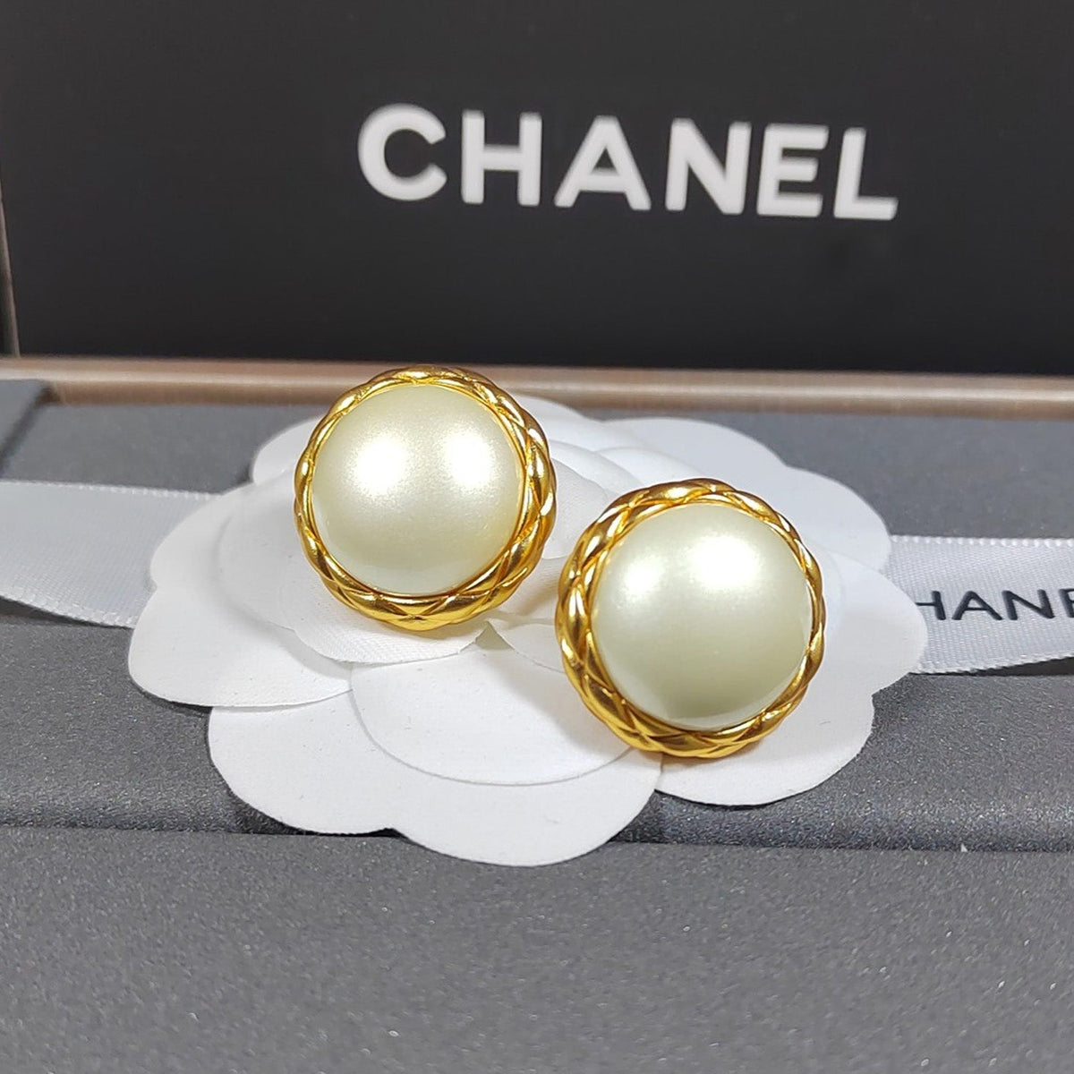 18K Chanel Round Pearl Earrings
