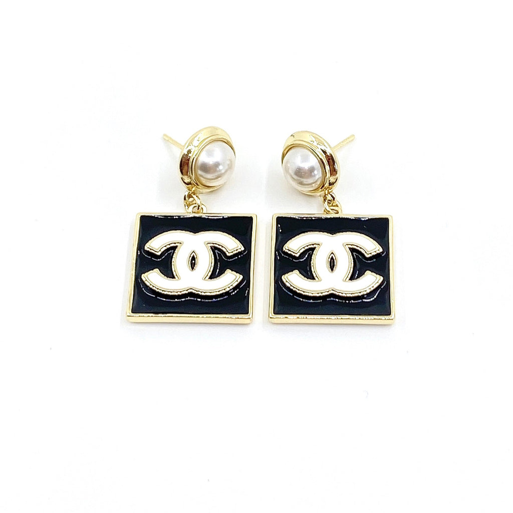 18K Chanel Square Pearl Pendant Earrings