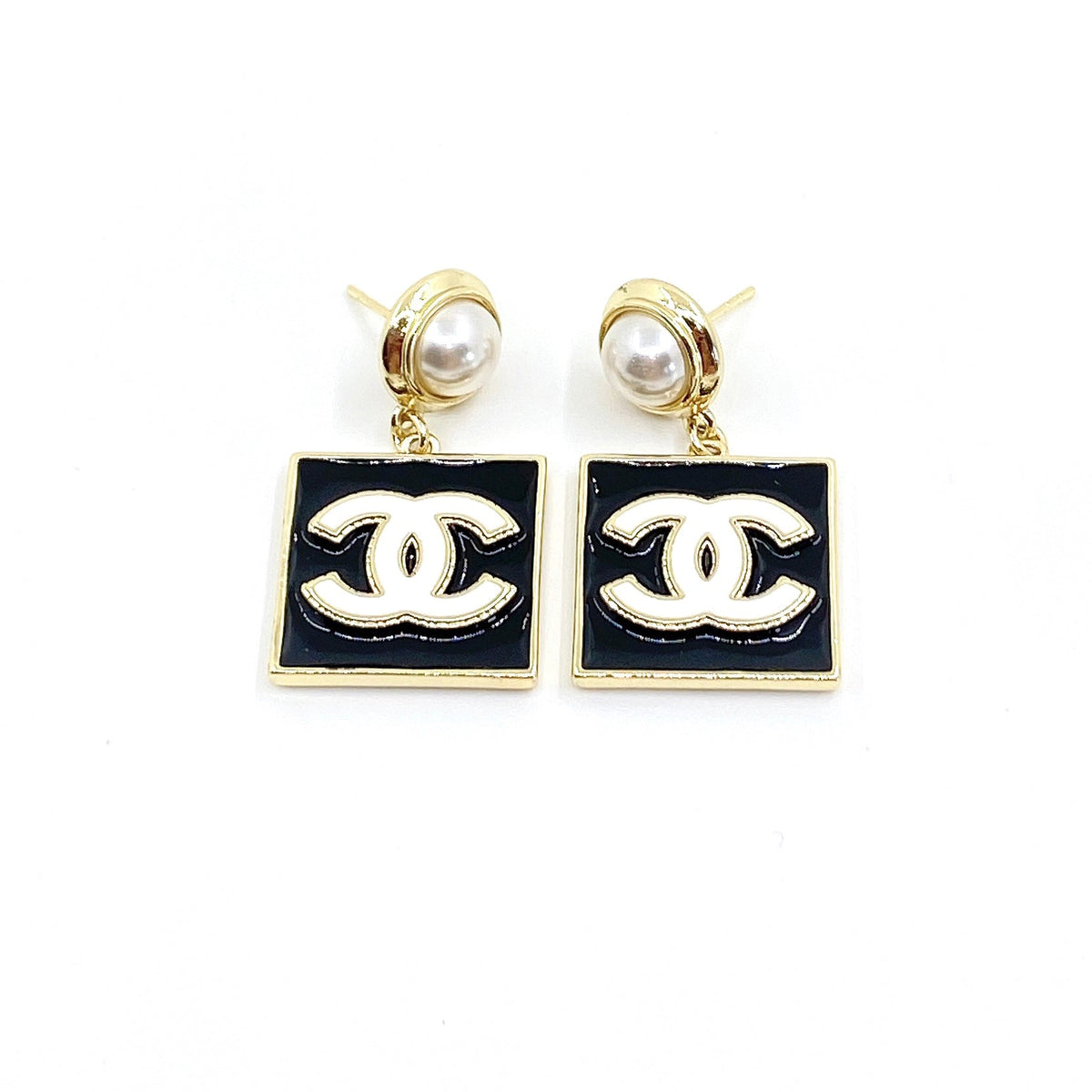 18K Chanel Square Pearl Pendant Earrings