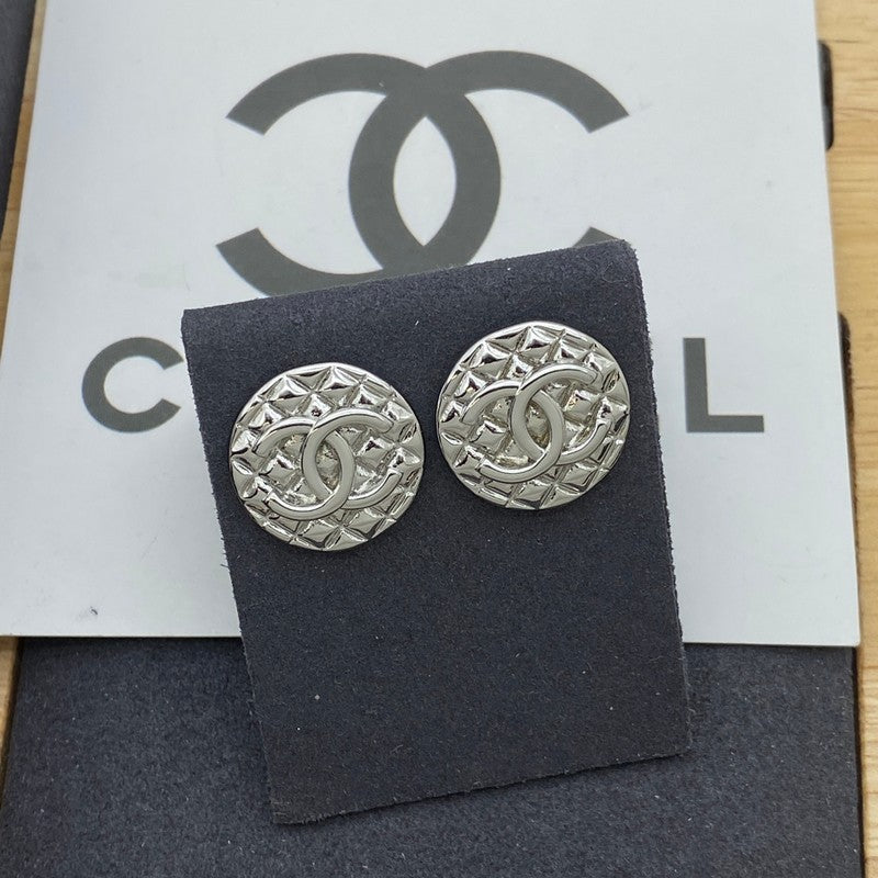 18K Chanel Round White Gold Earrings