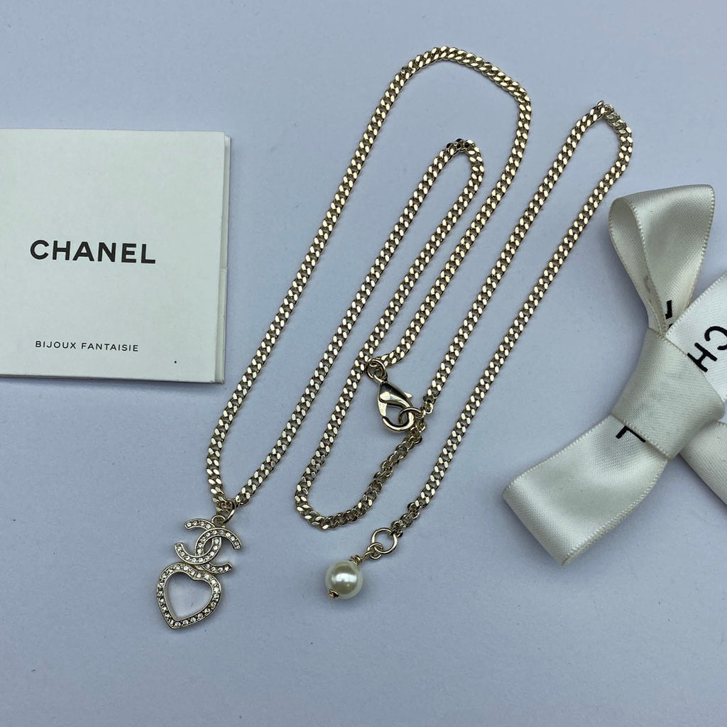 18K Chanel Heart Chain Necklace