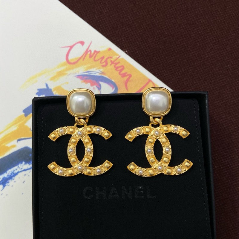 18K Chanel Pearl Yellow Gold Earrings