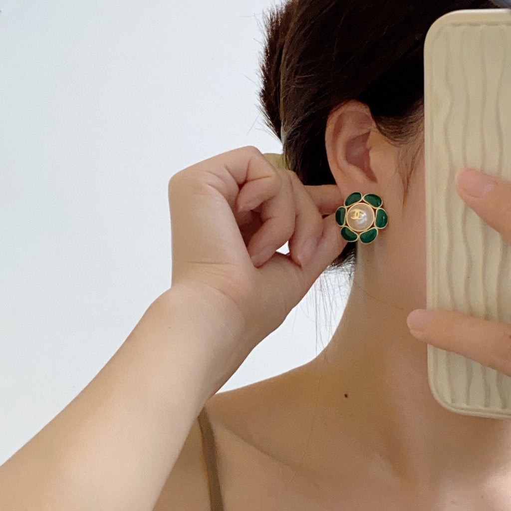 18K Chanel Emerald Petals Earrings