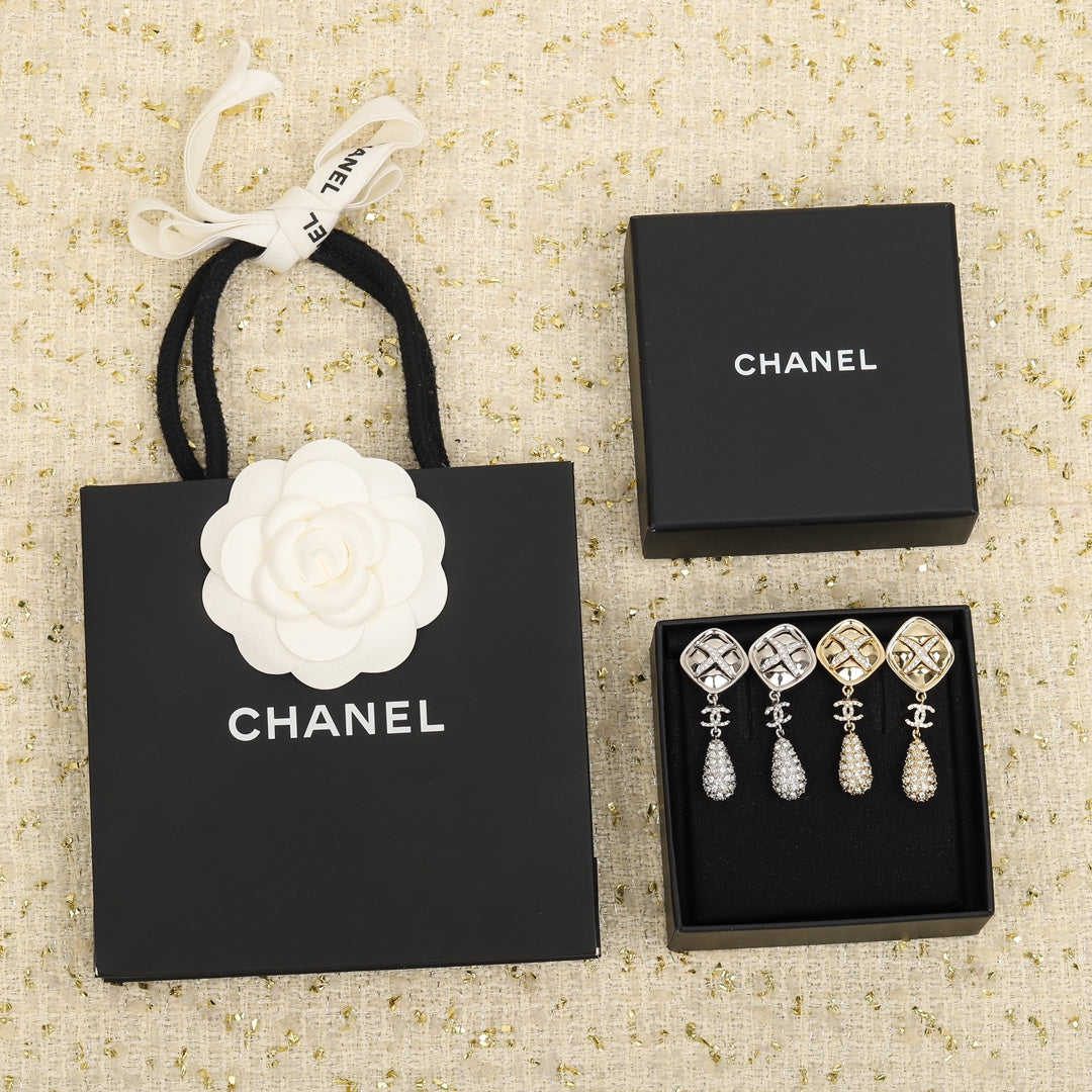 18K Chanel Cross Rhombus Earrings