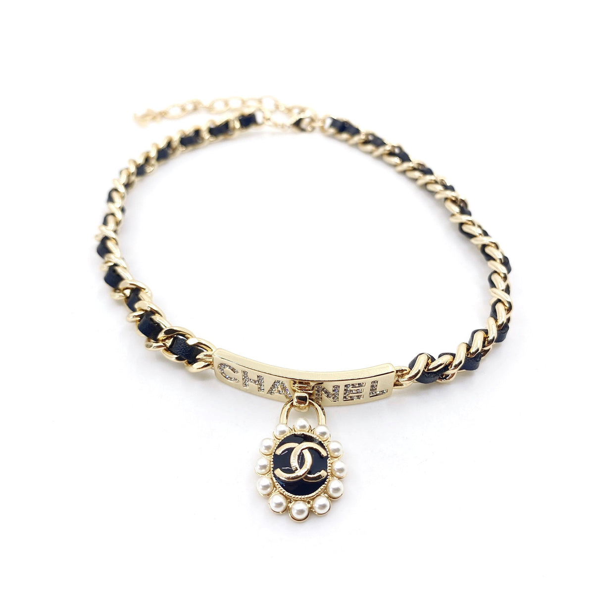 18K Chanel Pearls Choker Necklace