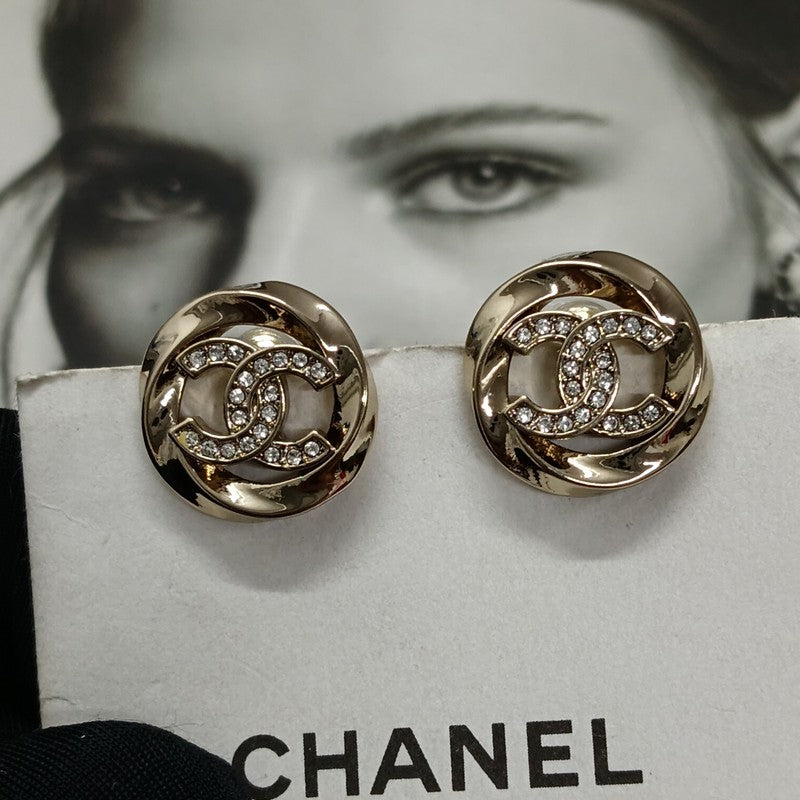 18K Chanel Round Diamond Gold Earrings
