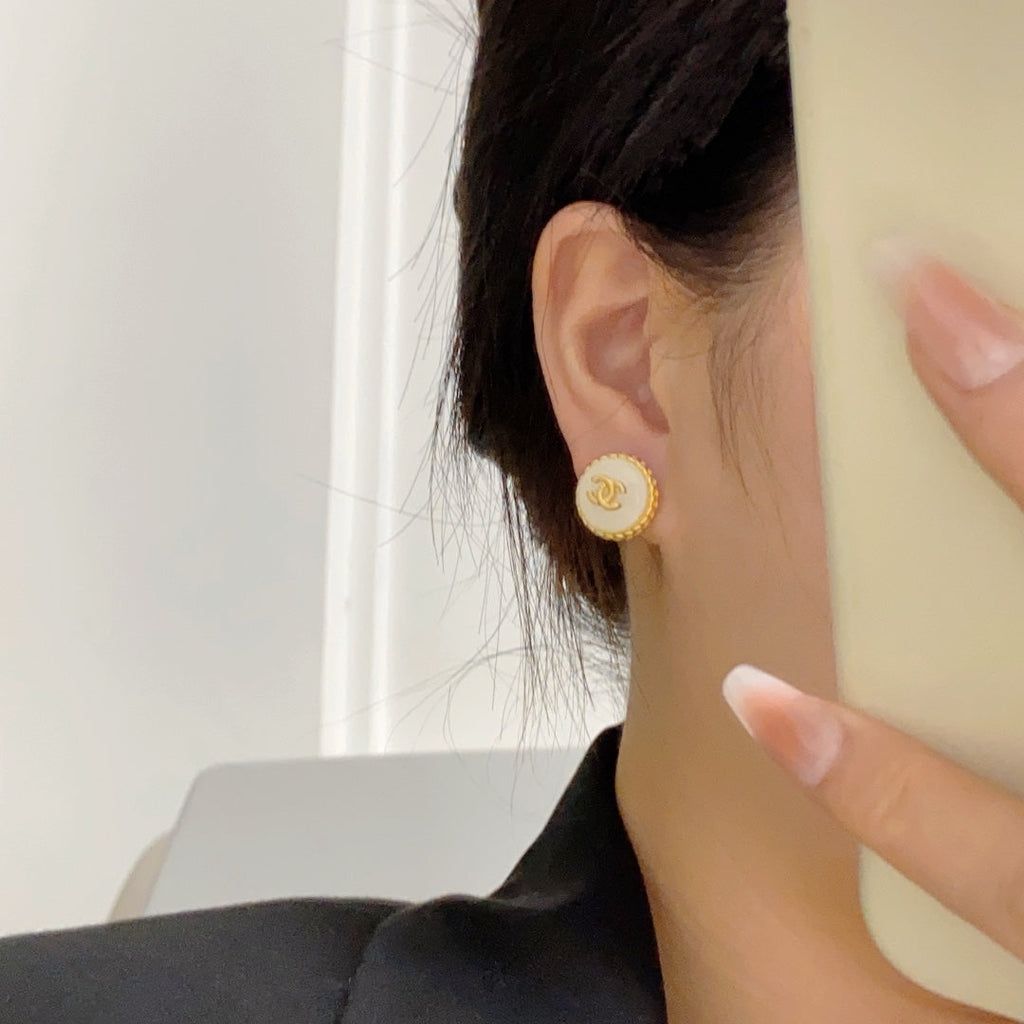 18K Chanel Pearl Vintage Earrings