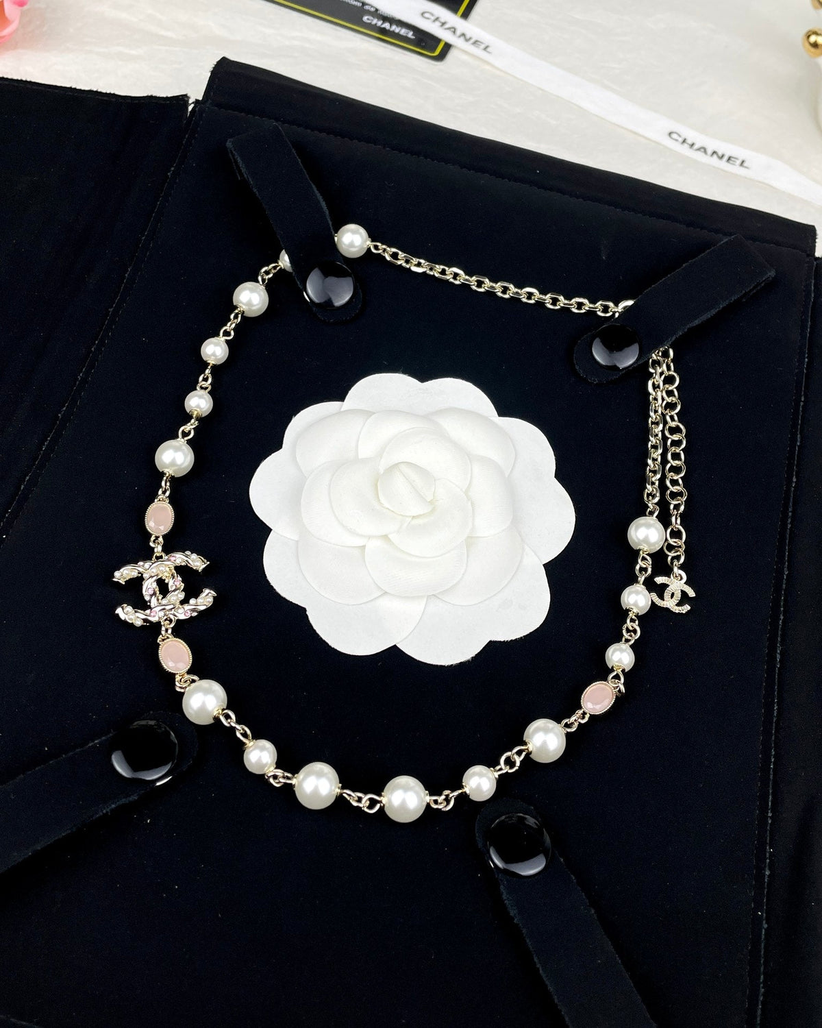 18K Chanel Pearls Necklace